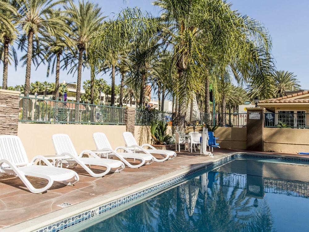 Anaheim Islander Inn And Suites Near Park And Convention Center Exteriör bild
