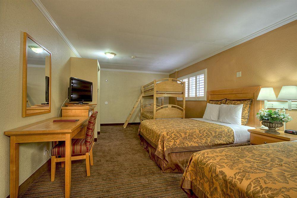 Anaheim Islander Inn And Suites Near Park And Convention Center Rum bild