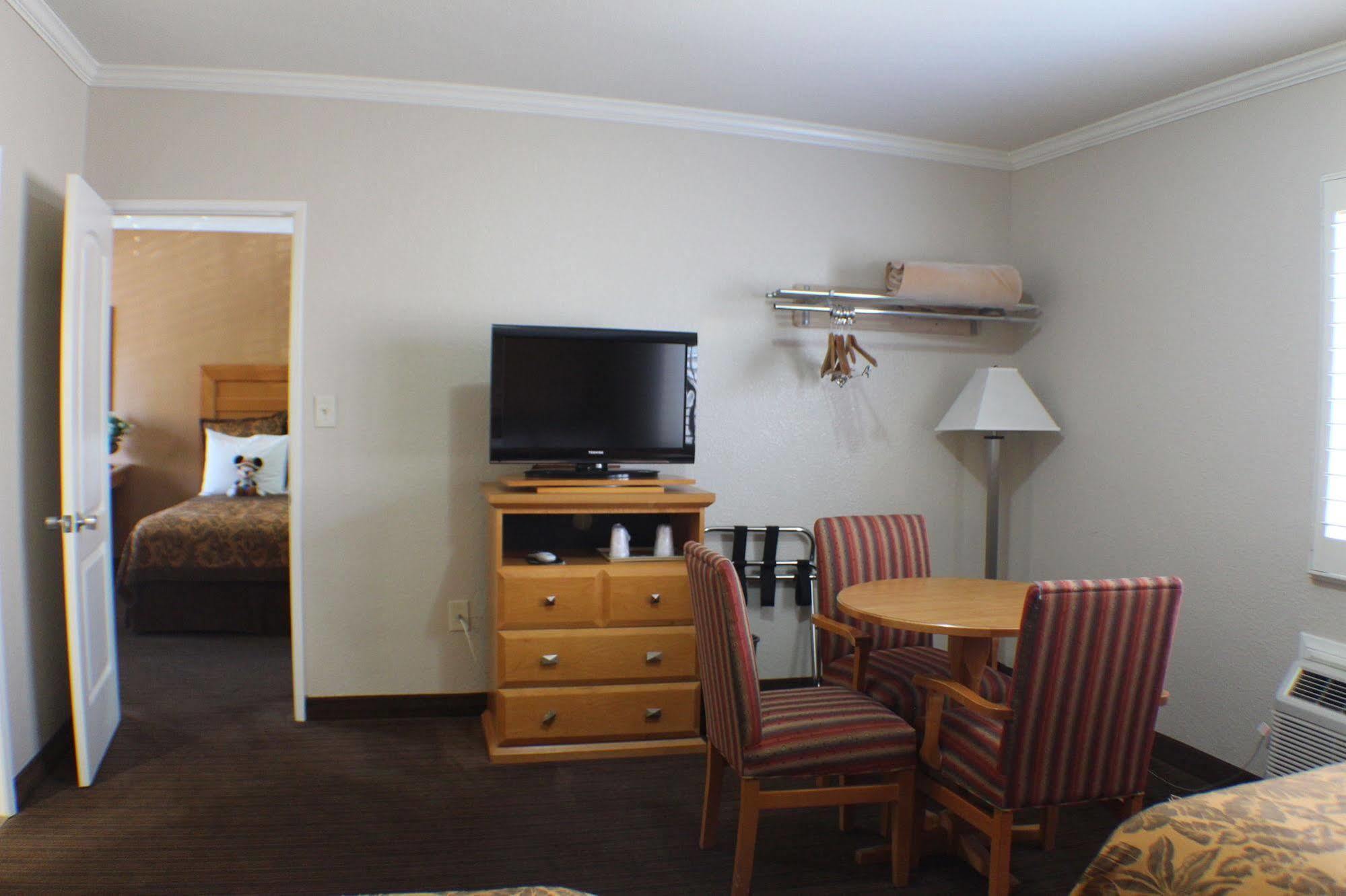 Anaheim Islander Inn And Suites Near Park And Convention Center Exteriör bild